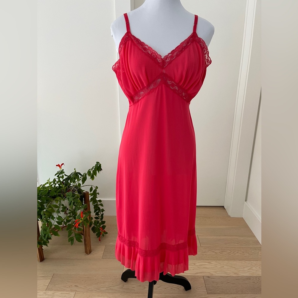 VINTAGE Luxite by Kayser Red Full Slip Adjustable Straps Lace Trim Ruffle Hem